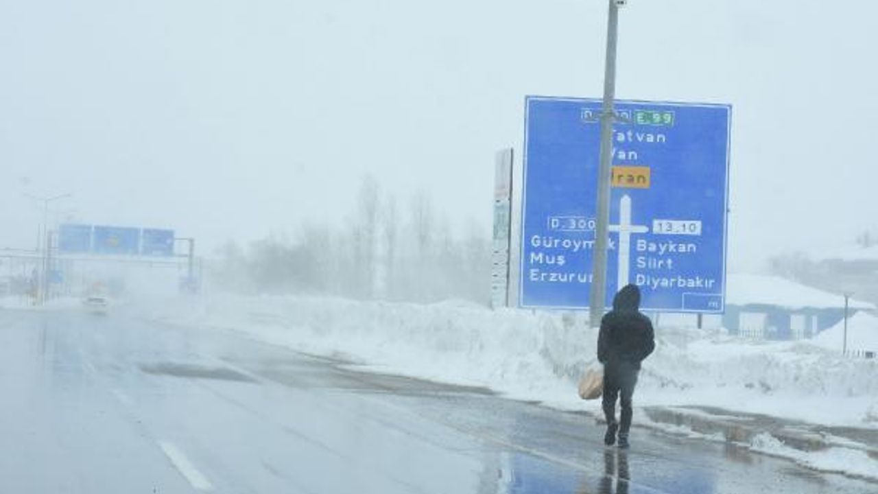 Bitlis'te yoğun kar; 31 köy yolu, ulaşıma kapandı