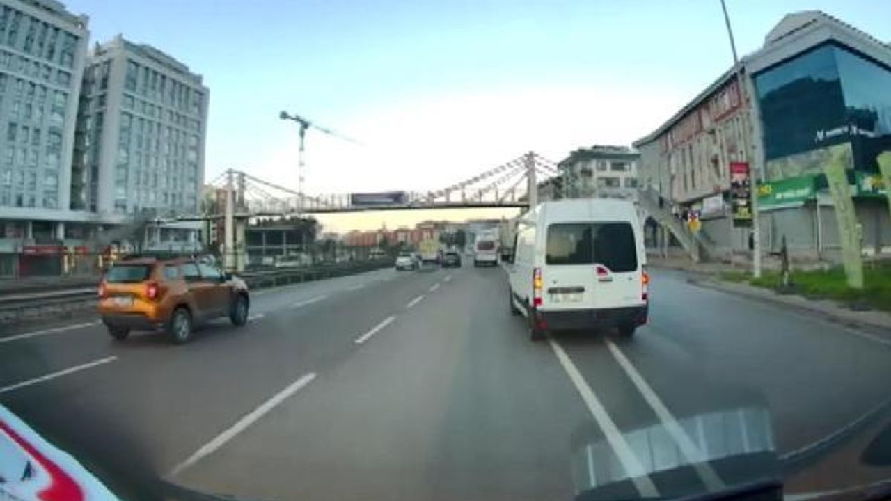 Çekmeköy'de otomobili ambulansın üzerine sürdü; o anlar kamerada