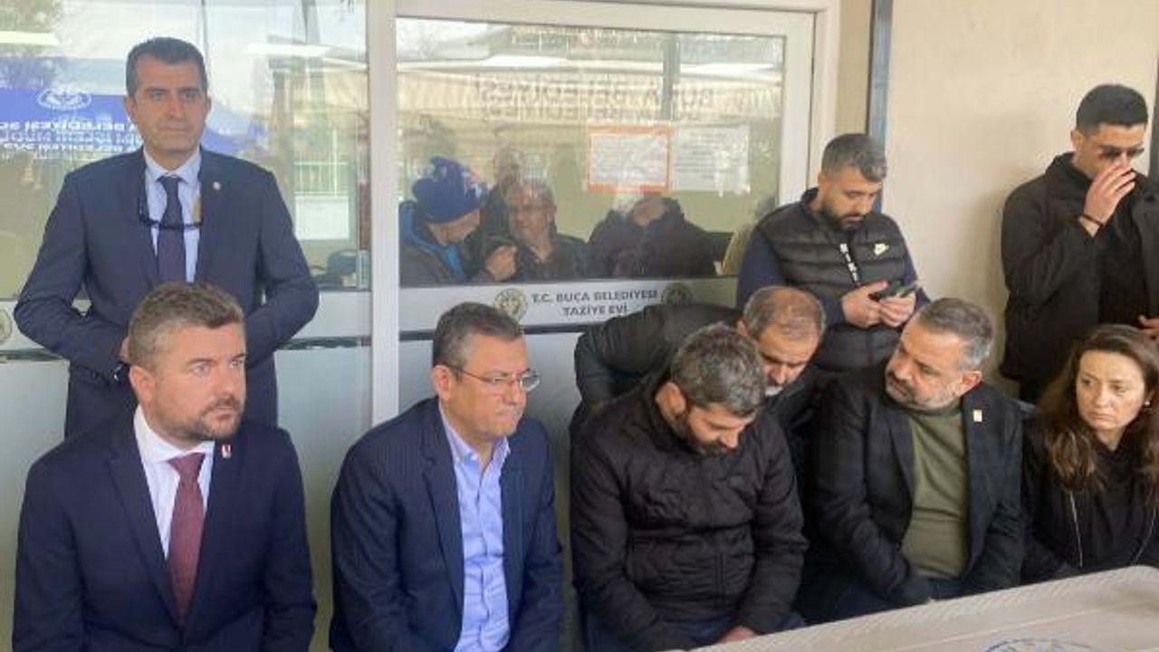 CHP lideri Özgür Özel İzmir’de öldürülen taksicinin ailesine taziye ziyaretinde bulundu