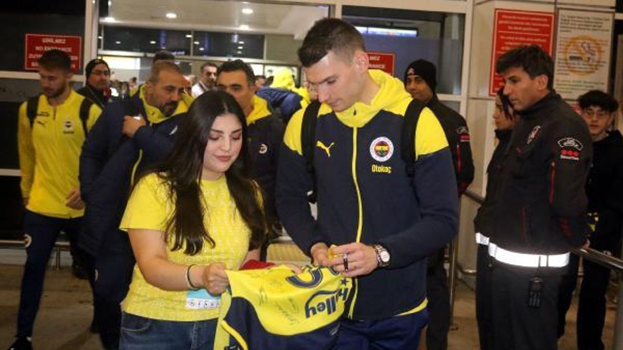 Fenerbahçe, Antalya’da coşkuyla karşılandı