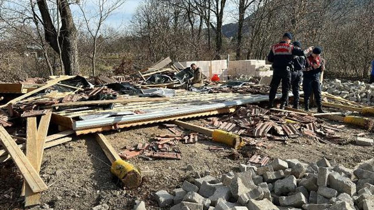 İnşaat halindeki bağ evi çöktü; enkaz altında kalan sahibi öldü