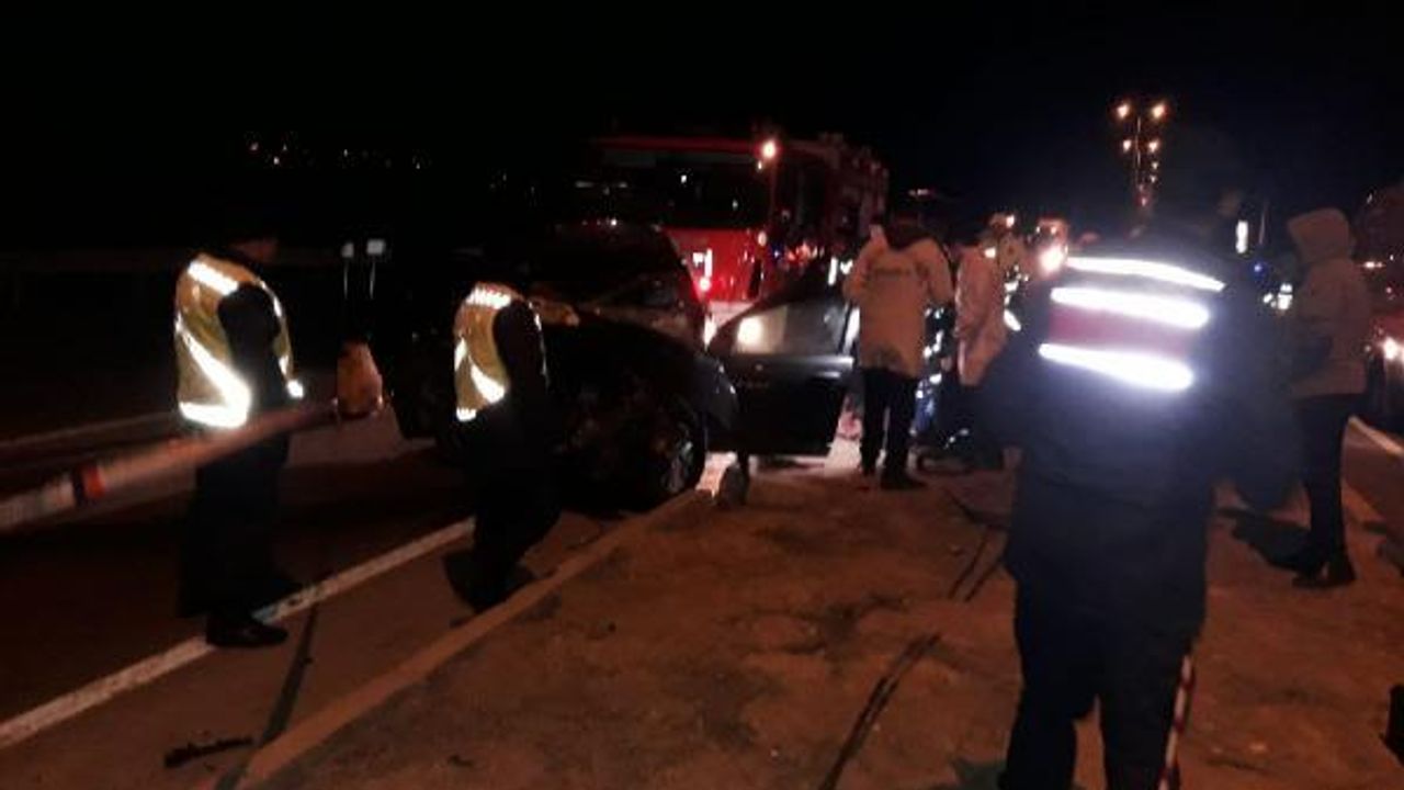 Kayseri-Ankara kara yolunda otomobiller çarpıştı; 2 ölü, 5 yaralı