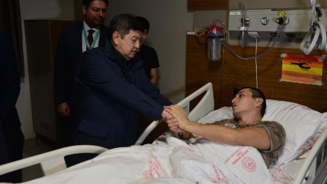 Kırgızistan Bakanlar Kurulu Başkanı Caparov'dan Adana'da tedavi gören 4 vatandaşına ziyaret