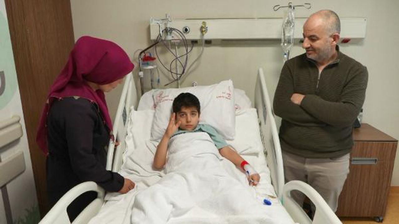 Kusma şikayetiyle hastaneye götürülen 9 yaşındaki Harun'un bağırsağından 13 mıknatıs çıkarıldı