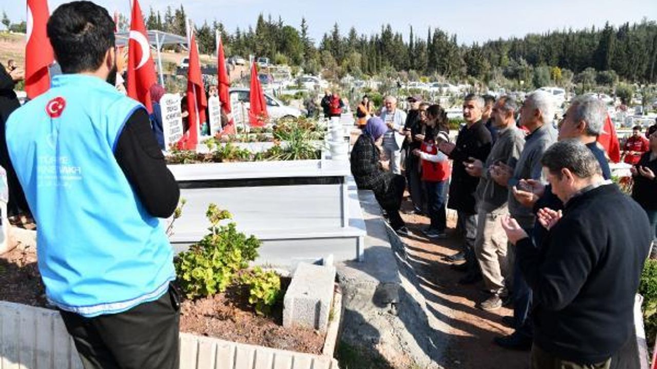 Osmaniye'de asri mezarlıkta 6 Şubat anması