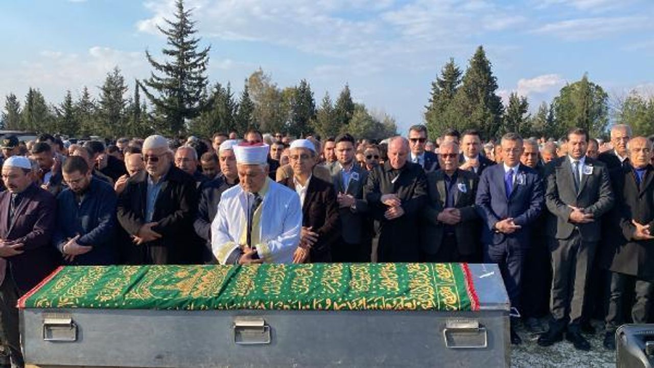 Özgür Özel, CHP Osmaniye İl Başkanı Döğüşcü'nün cenazesine katıldı