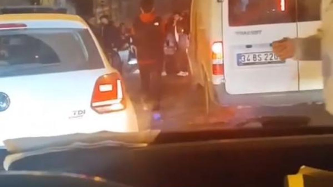 Pendik'te asker eğlencesi sırasında yolu kapatan sürücü yakalandı