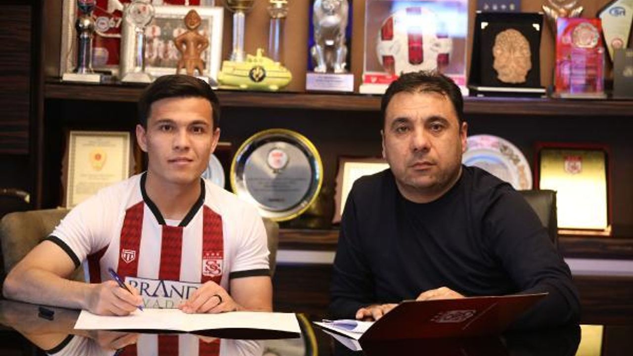 Sivasspor, Azizbek Turgunboev ile 1.5 yıllık sözleşme imzaladı
