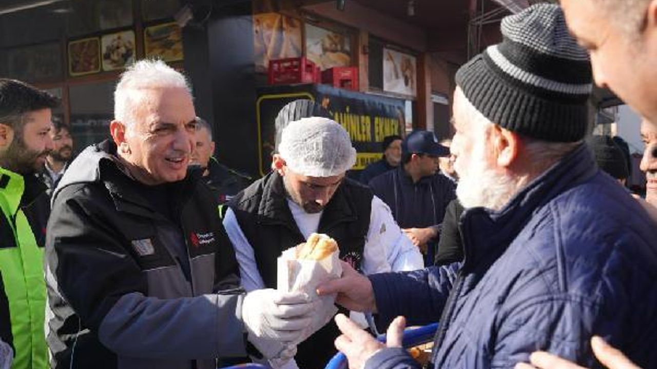 Ümraniye’de 2 bin kişiye balık ekmek dağıtıldı