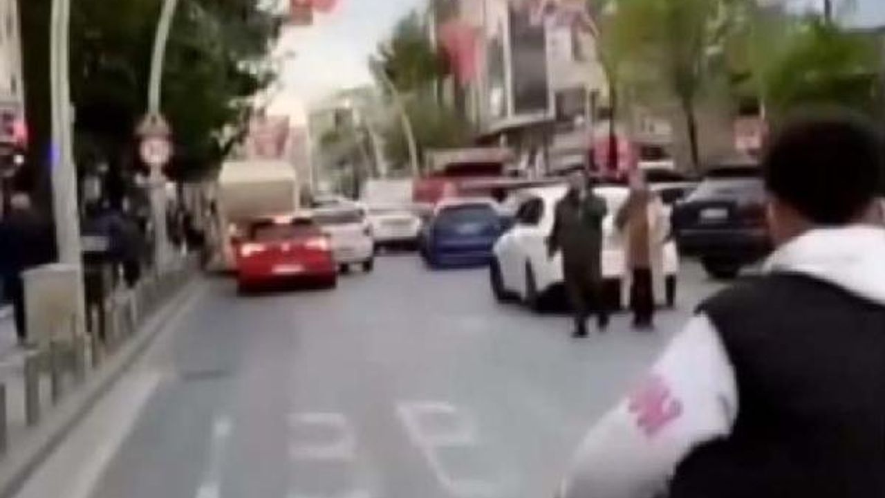Zeytinburnu'nda trafikte havaya ateş eden motosikletli maganda yakalandı