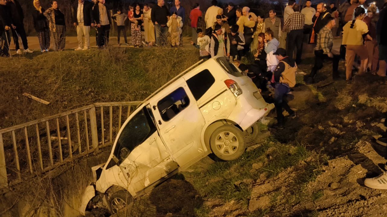 Düzce'de hafif ticari araç at arabasına çarptı: 5 yaralı