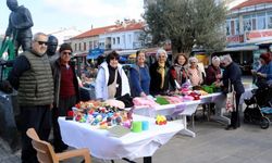 Huzurevi sakinlerinden depremzedelere destek: '80 yaşındaki teyze bere örüyor'