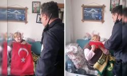 112 Acil'den bayrak isteyen yaşlı kadına polisten sürpriz