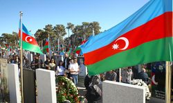 Azerbaycan halkı şehitlerini unutmadı