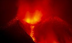 Yeniden faaliyete geçen Etna Yanardağı nerede?