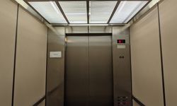 Yine asansör vakası! 12. katta 45 dakika kurtarılmayı bekledi