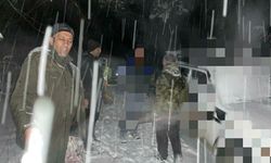 Erzurum'da avladıkları yaban keçisini yerken yakalandılar
