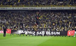 Fenerbahçe oyuncuları 'Başımız sağ olsun' pankartı ile sahaya çıktı