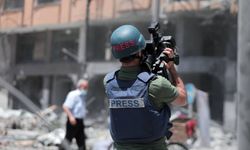 İsrail güçleri işgal altındaki Gazze'nin kuzeyinde bir gazeteciyi alıkoydu, diğerinden haber alınamıyor