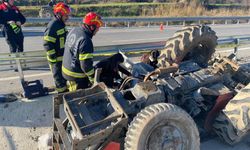Denizli'de trafktör devrildi; sürücü hayatını kaybetti
