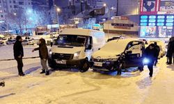 Erzurum'da 8 araç zincirleme kazaya karıştı