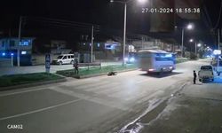 Adana'da korkunç kaza: Yola atlayan çocuğa midibüs çarptı!