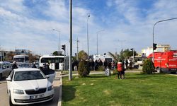 Adana'da minibüs ile otomobilin çarpıştığı kazada 9 kişi yaralandı