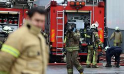Ataşehir'de  iş yerinde çıkan yangına müdahale ediliyor