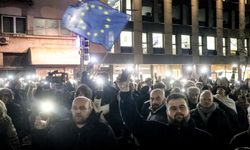 Sırbistan'da muhalefet 17 Aralık seçimlerinin tekrarı talebiyle toplandı