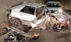 Artvin'de, tünel içerisinde 2 otomobil çarpıştı: 2’si ağır 5 yaralı