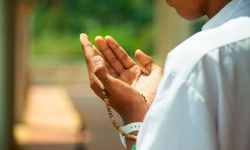Bayramda kabir ziyaretinde hangi dualar okunur, nasıl dua edilir? Kabir Duası Arapça ve Türkçe okunuşu