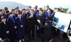 Güney Kore'de ana muhalefet lideri Lee'ye bıçaklı saldırı: Kameralar anbean kaydetti!