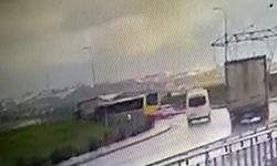 İETT otobüsü park halindeki kamyona çarptı: 5 kişi yaralandı!