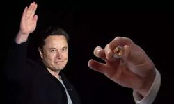 Elon Musk duyurdu: İnsan beynine çip yerleştirildi!