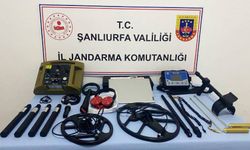 Dedektörle kırsal alanda arama yaparken Jandarma'ya yakalandılar