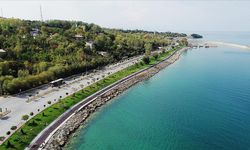 Van'ın 50 yıllık hayali! 12 km’lik Van Gölü Sahil Yolu açıldı