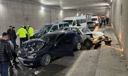 13 araç zincirleme trafik kazasına karıştı: 1 kişi yaralandı