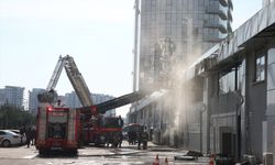 Diyarbakır'da bir plazanın altındaki restoranın bacasında çıkan yangın söndürüldü