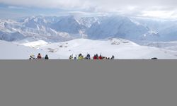 Hakkari'deki kayak merkezi farklı illerden sporcularla şenlendi