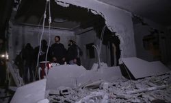 İsrail askerleri, üç ay önce Batı Şeria'da öldürdükleri Filistinlinin evinin duvarlarını patlatıcıyla yıktı