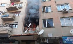 İzmir'de bir apartmanda çıkan yangında 3 kişi dumandan etkilendi