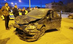 Samsun'da iki otomobil çarpıştı, 1 kişi öldü, 5 kişi yaralandı