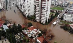 Antalya'da sel hayatı felç etti