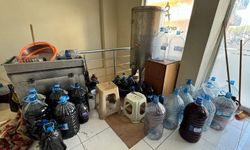 Çanakkale'de emniyet ekipleri suç üstü yakaladı: 1 ton sahte içki ele geçirildi