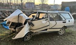 Otomobil elektrik direğine çarptı: Sürücü öldü, 4 günlük bebek ve annesi yaşam mücadelesi veriyor