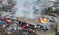 Malatya'da sanayi sitesine yangın çıktı: 7 dükkan zarar gördü