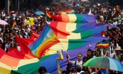Yunanistan'da tartışmalı yasa onaylandı: Artık eşcinsel çiftler evlenip çocuk edinebilecek