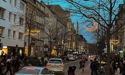 Köln’de bir ilk! Caddeler Ramazan ayına özel ışıklandırıldı