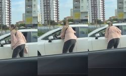 Kadın öğretmen, trafikte hemcinsini darp etti