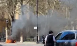 Londra’daki Buckingham Sarayı’nın önünde korkunç patlama!